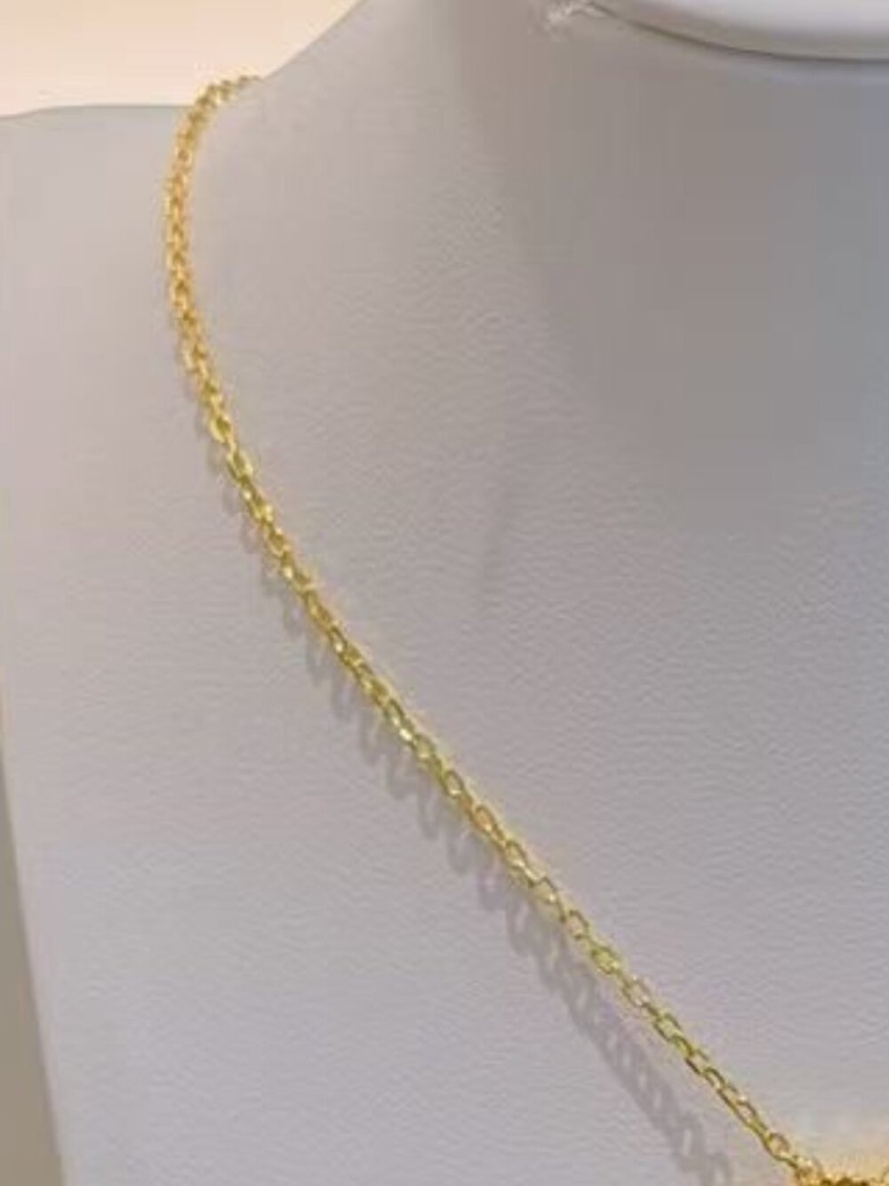 Gold Flower Pendant Necklace Minimalist Floral Charm Elegant Jewelry Gift - Picture 3 of 3
